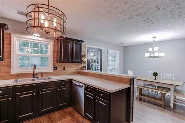 1925 Hampton Creek LN, Hoschton, GA 30548