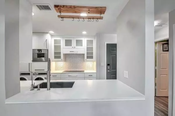 1074 Peachtree WALK NE #B504, Atlanta, GA 30309