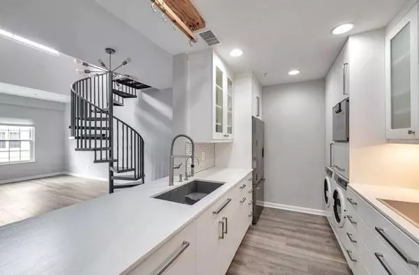 1074 Peachtree WALK NE #B504, Atlanta, GA 30309