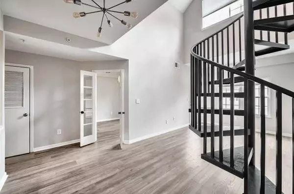 1074 Peachtree WALK NE #B504, Atlanta, GA 30309