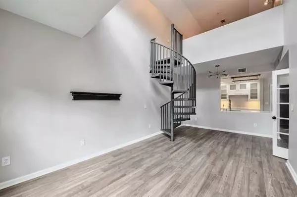 1074 Peachtree WALK NE #B504, Atlanta, GA 30309