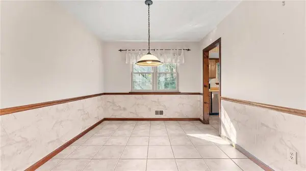 570 Candlewick LN NW, Lilburn, GA 30047