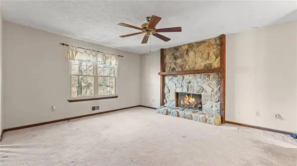 570 Candlewick LN NW, Lilburn, GA 30047