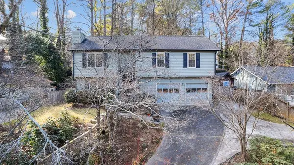 570 Candlewick LN NW, Lilburn, GA 30047