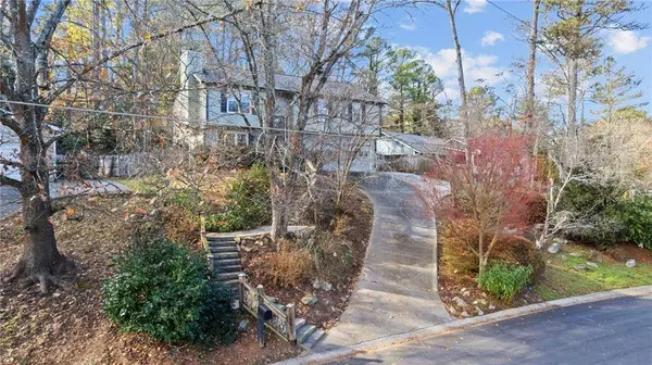 570 Candlewick LN NW, Lilburn, GA 30047
