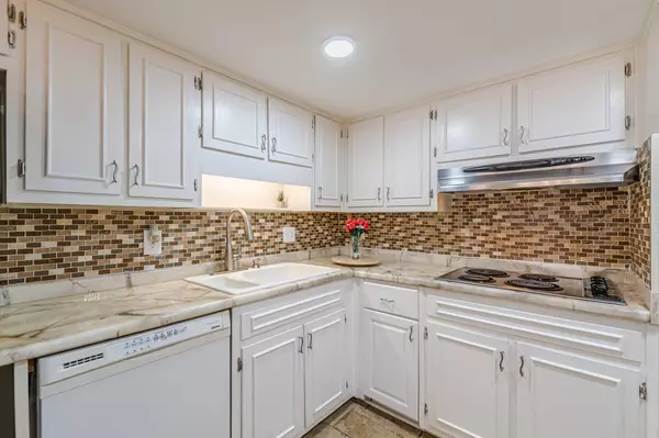 4101 Dunwoody Club Dr #49, Dunwoody, GA 30350-5200