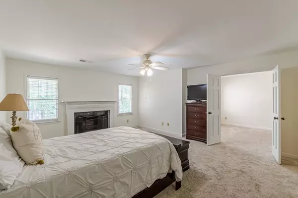 4101 Dunwoody Club Dr #49, Dunwoody, GA 30350-5200