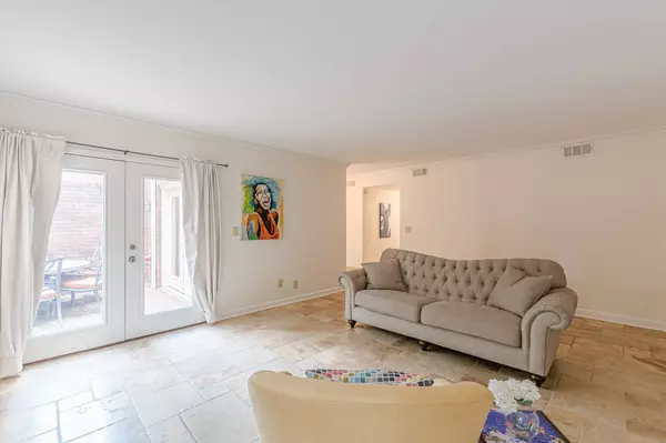 4101 Dunwoody Club Dr #49, Dunwoody, GA 30350-5200