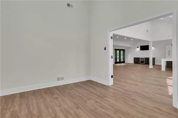 1365 Oakhaven DR, Roswell, GA 30075