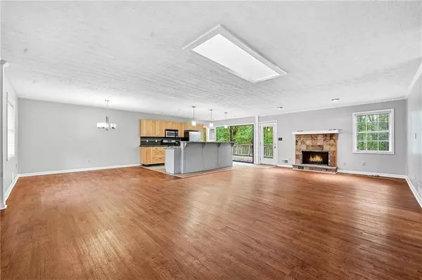 190 Crestwood CT, Alpharetta, GA 30009