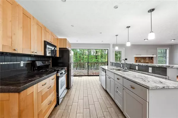 190 Crestwood CT, Alpharetta, GA 30009