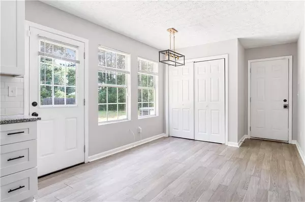 5484 Denny DR, Atlanta, GA 30349