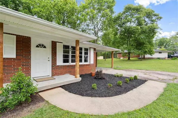 52 Cane Creek Valley RD, Dahlonega, GA 30533