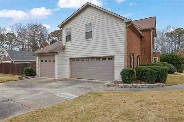 4950 Saddle Bridge LN, Alpharetta, GA 30022