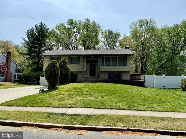 205 HAMILTON RD, Marlton, NJ 08053