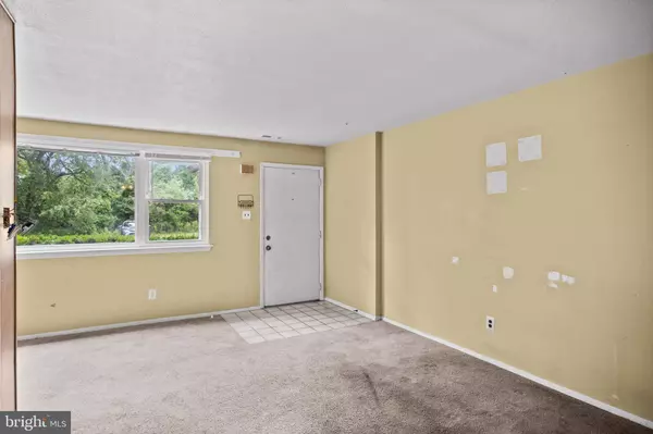 810 N FORKLANDING RD #207, Maple Shade, NJ 08052