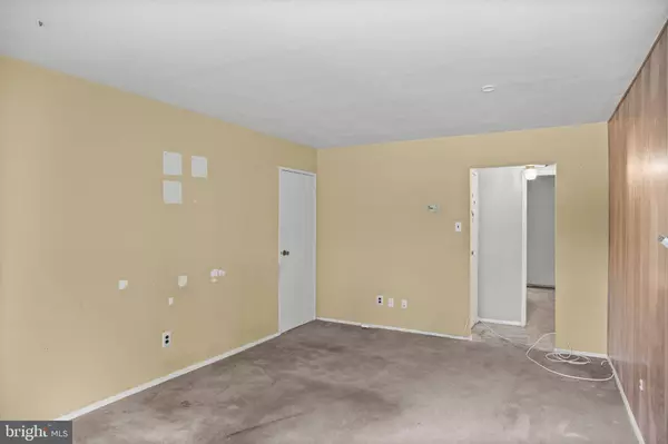 810 N FORKLANDING RD #207, Maple Shade, NJ 08052