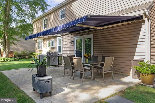 104 KNOTTY OAK DR, Mount Laurel, NJ 08054