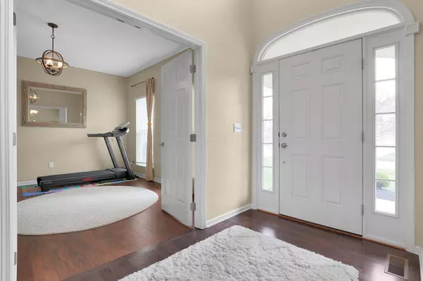 2221 Orangelake Drive, Lewis Center, OH 43035