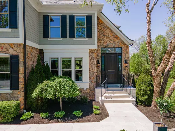 9071 Tartan Fields Drive, Dublin, OH 43017