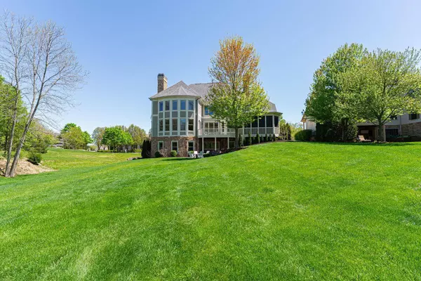 9071 Tartan Fields Drive, Dublin, OH 43017