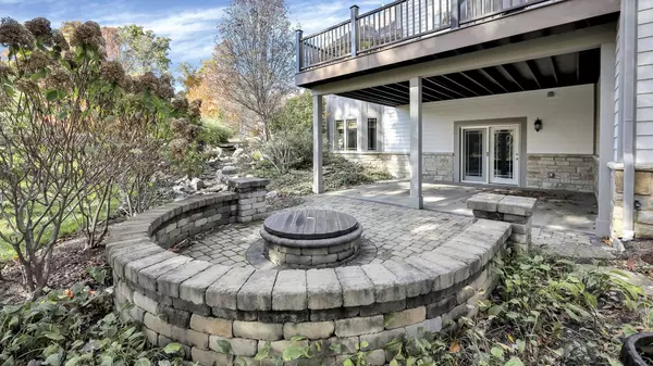 1551 Riverwood Ln, Powell, OH 43065-6103