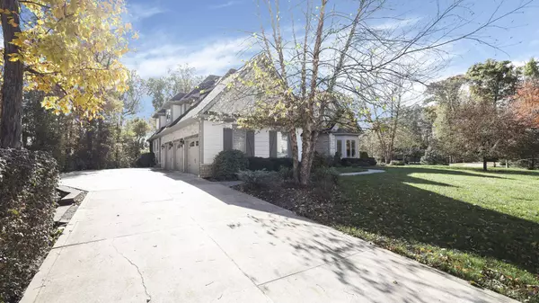 1551 Riverwood Ln, Powell, OH 43065-6103