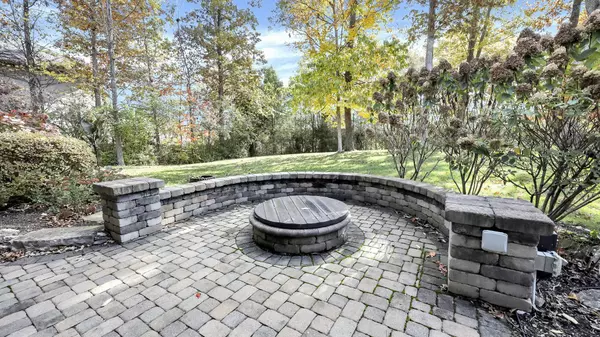 1551 Riverwood Ln, Powell, OH 43065-6103