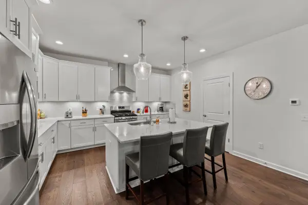 7678 Gateway Boulevard, Powell, OH 43065