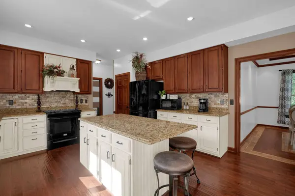 10415 Woodburn Drive, Powell, OH 43065