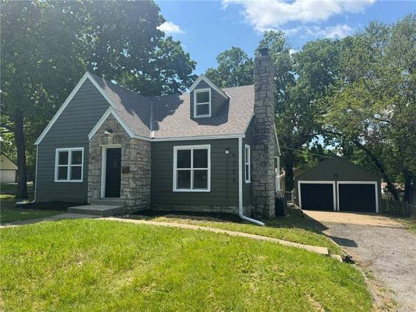 6724 Laurel ST, Raytown, MO 64133