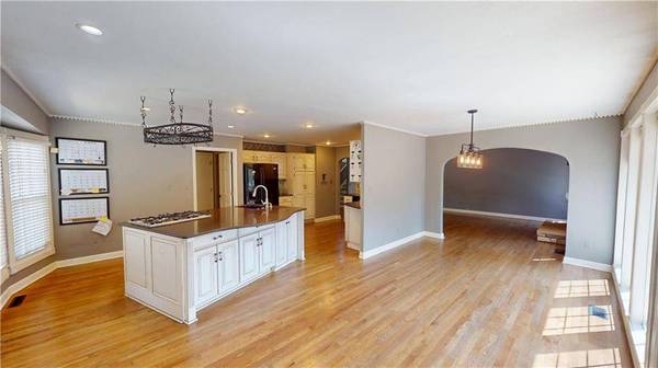 5104 S Yuma CT, Independence, MO 64055