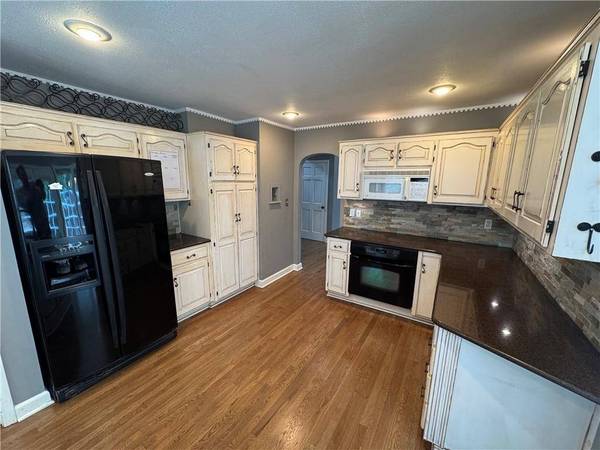 5104 S Yuma CT, Independence, MO 64055