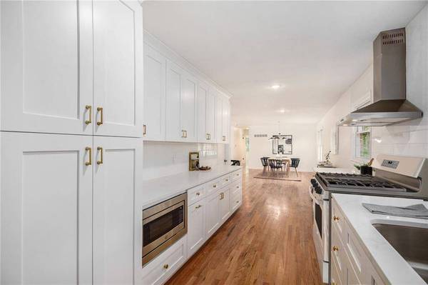 10701 Grandview RD, Kansas City, MO 64137