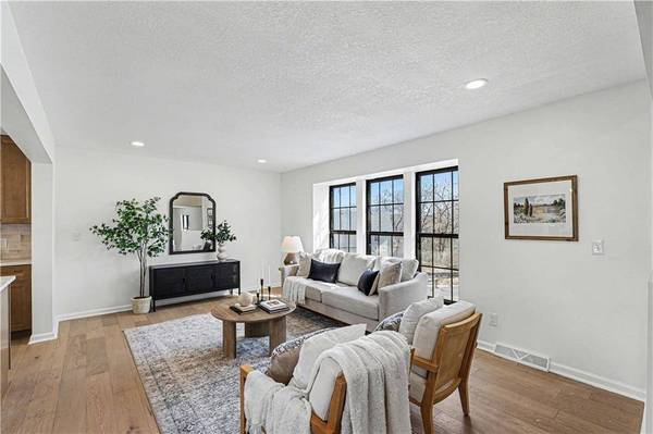 1516 E 99th ST, Kansas City, MO 64131