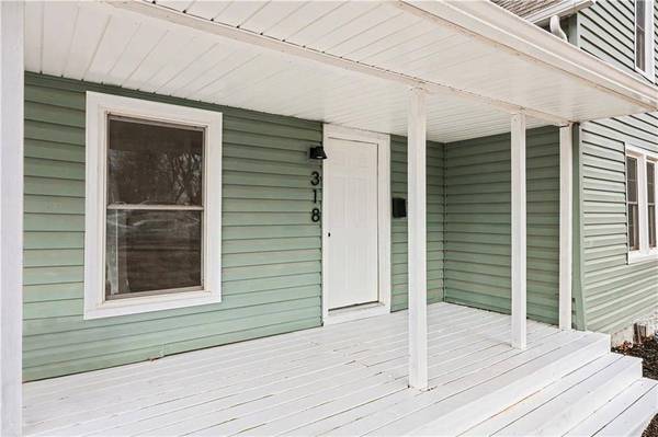 318 E Nichols ST, Spring Hill, KS 66083