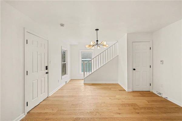 318 E Nichols ST, Spring Hill, KS 66083