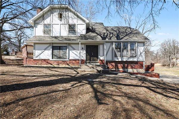 1516 E 99th ST, Kansas City, MO 64131