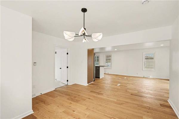 318 E Nichols ST, Spring Hill, KS 66083