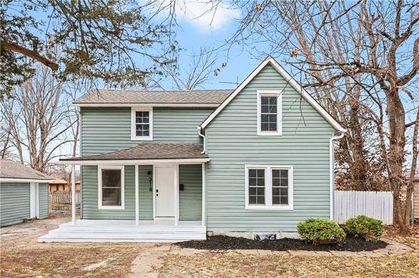 318 E Nichols ST, Spring Hill, KS 66083