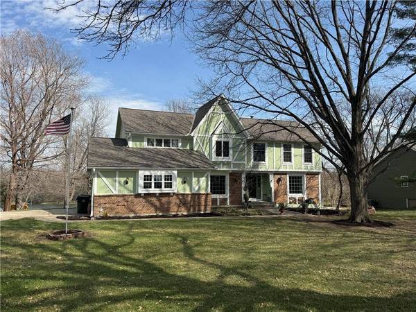 1510 S Lakestone DR, Olathe, KS 66061