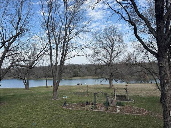 1510 S Lakestone DR, Olathe, KS 66061