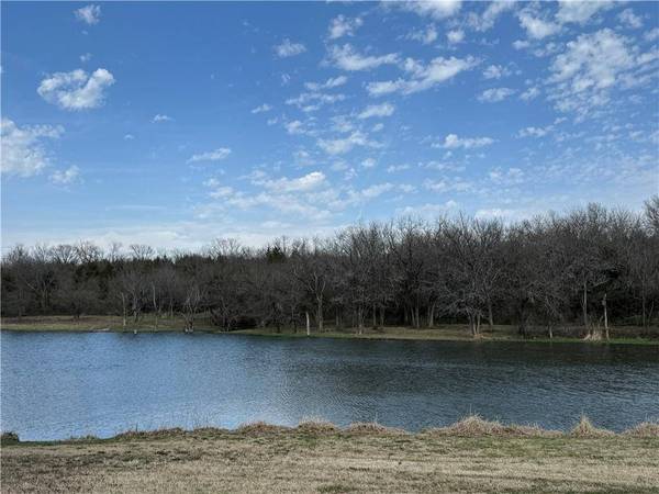 1510 S Lakestone DR, Olathe, KS 66061