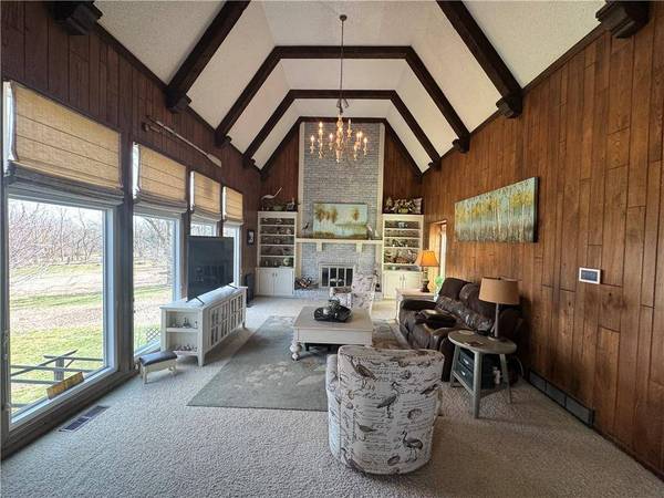 1510 S Lakestone DR, Olathe, KS 66061