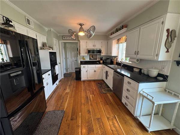 1510 S Lakestone DR, Olathe, KS 66061