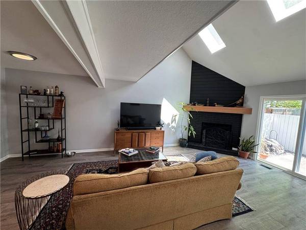 8589 Hauser CT, Lenexa, KS 66215