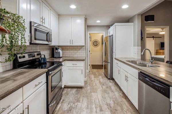 5802 E GELDING Drive, Scottsdale, AZ 85254