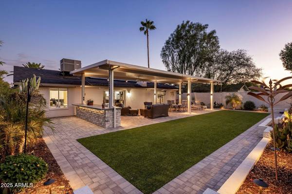 5802 E GELDING Drive, Scottsdale, AZ 85254