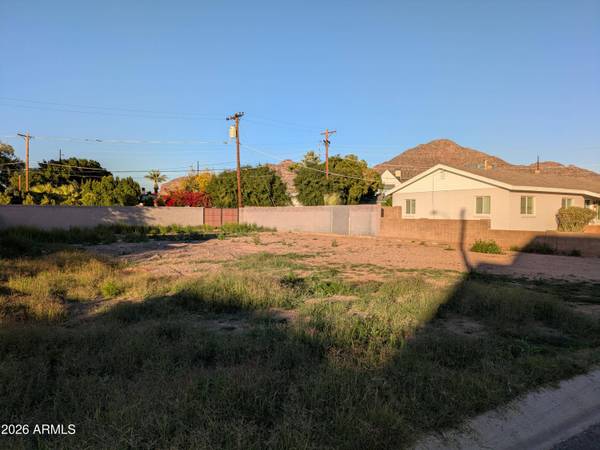 4512 E TURNEY Avenue #129, Phoenix, AZ 85018