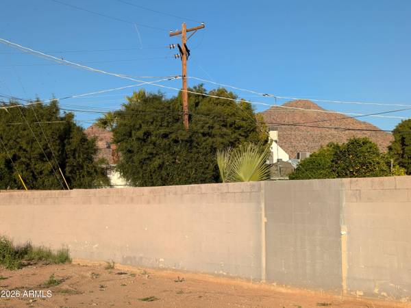 4512 E TURNEY Avenue #129, Phoenix, AZ 85018